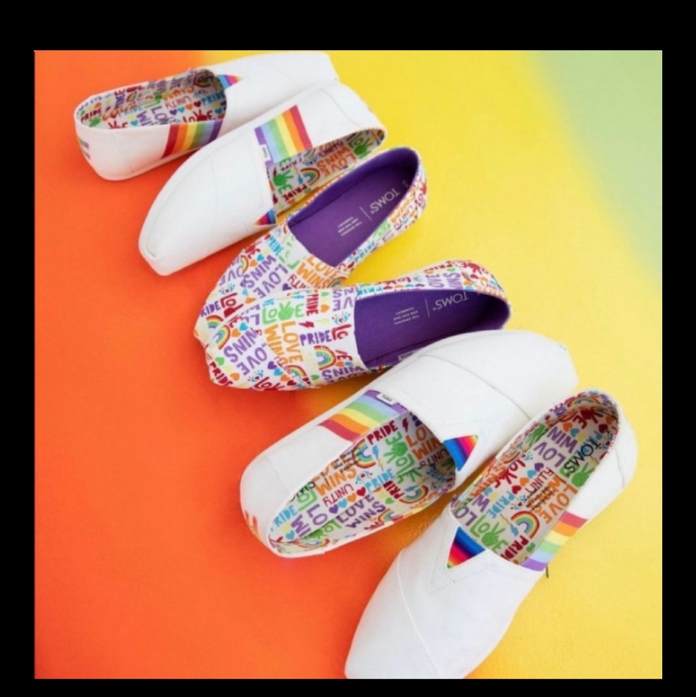 Toms PRIDE shoes women s 9